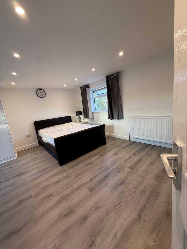 Brand-New En-Suite Double Room  Main Photo