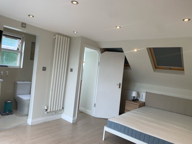 Nice and clean house, double room  , En-Suite  Main Photo