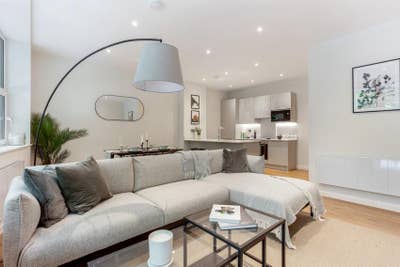 2 bedroom, 2 bathroom apartment  Main Photo