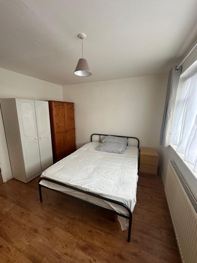 Double room for 1 male available  Main Photo