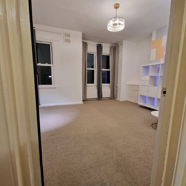 Double room in a two room friendly clean and quiet Main Photo