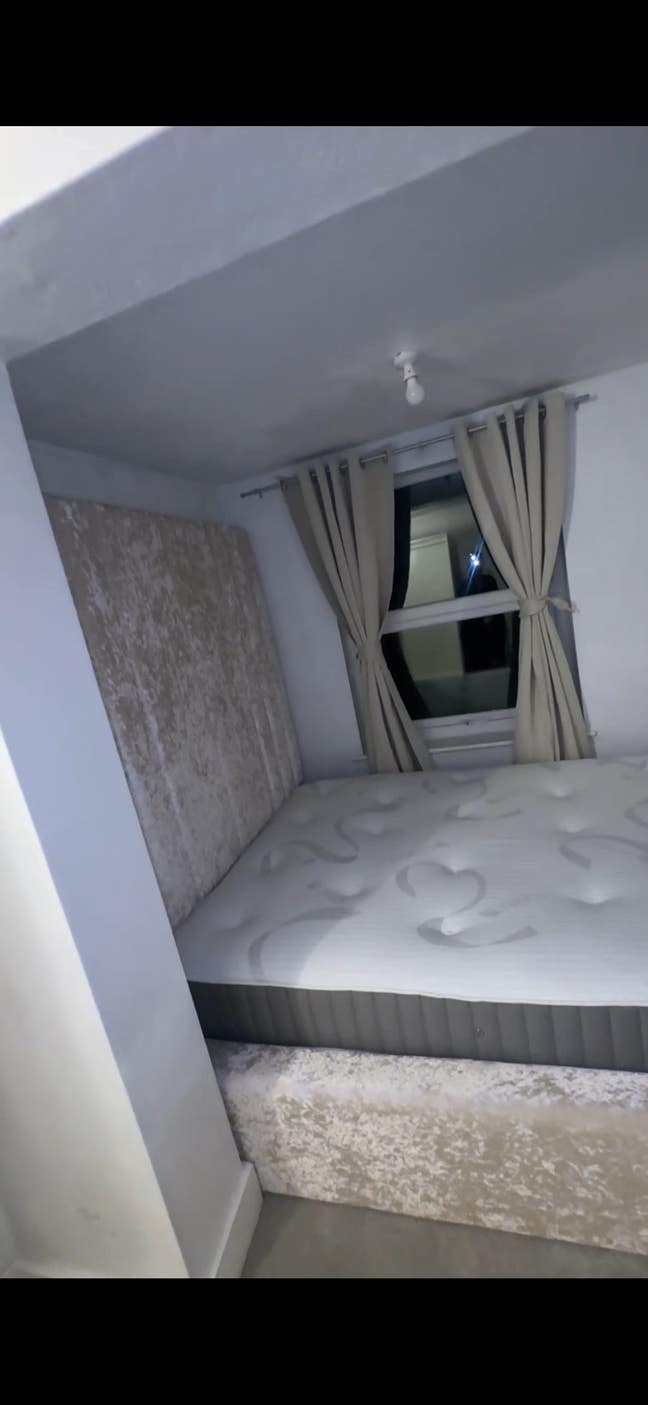 Large Double Room Main Photo