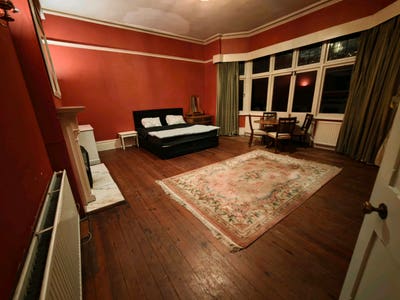 Large room Main Photo