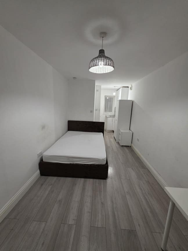 Studio including bills excluding council tax  Main Photo