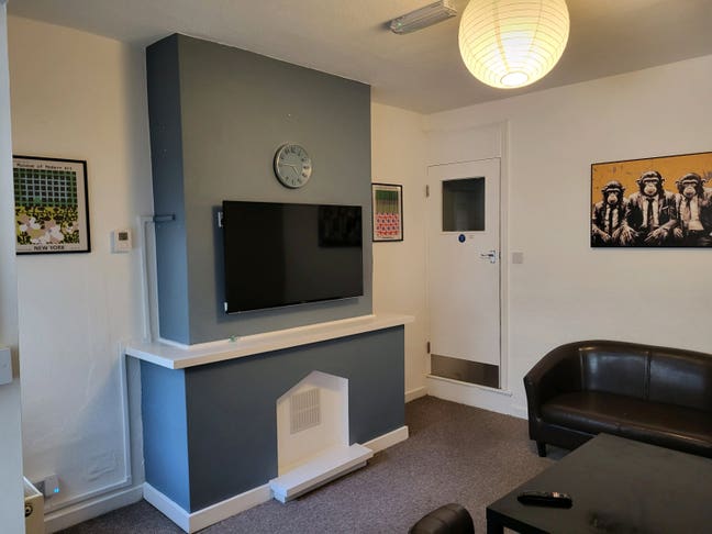 Rooms available in central Beeston Main Photo