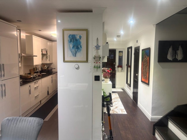 Fully furnished  room with personal bathroom  Main Photo