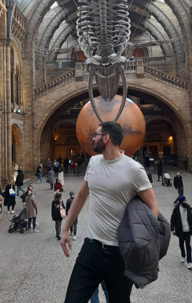 I am a professional that works in hospitality... Main Photo