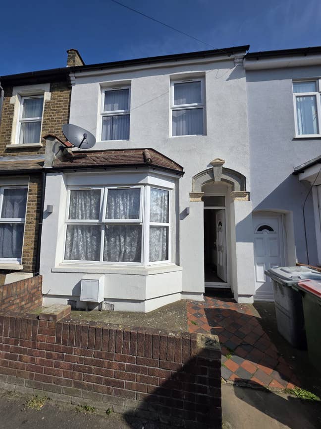 Charming 3-Bed Home with Garden, East Ham Main Photo