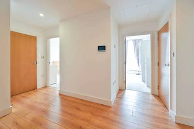 Beautiful En-Suite Room in Battersea Apartment  Main Photo