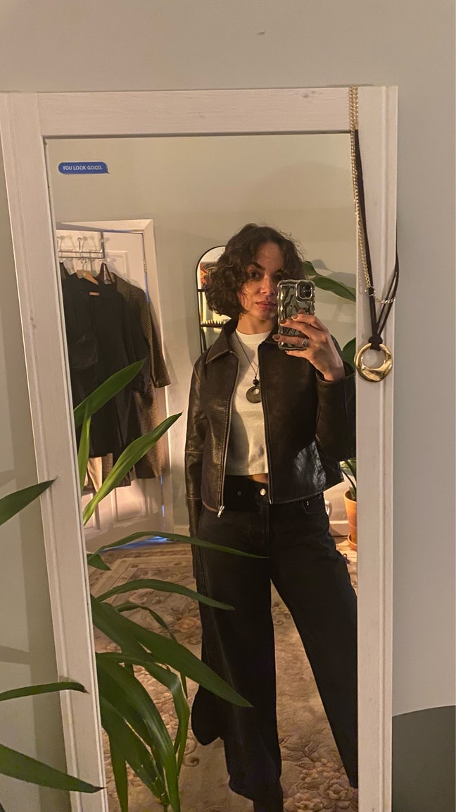 Professional looking for furnished room Main Photo