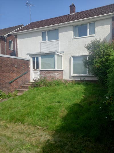 Room available in comfortable home Main Photo