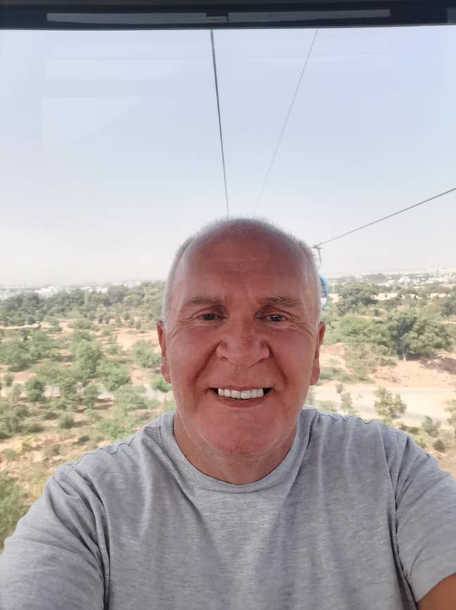 My name is Tony and I'm single  Main Photo