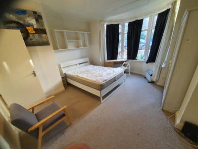 Studio flat in good location for 2 people only Main Photo