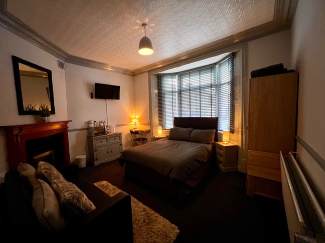 &pound;500 Pcm. All Bills Included. Near Cinema.  Main Photo