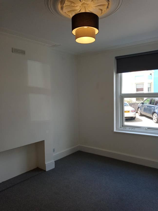 Large unfurnished room - Southville Main Photo