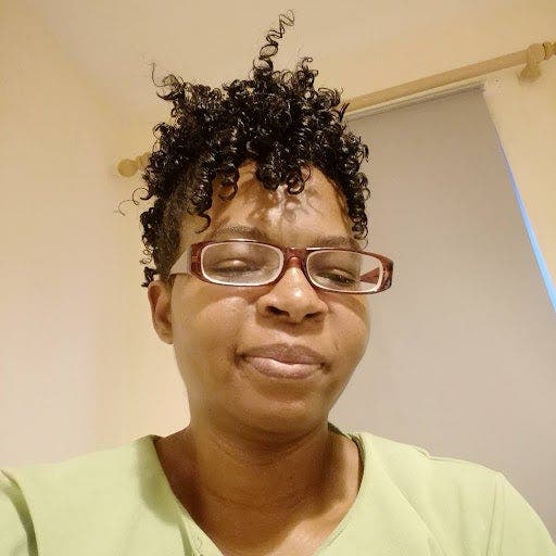 42 year old Female seeks a single or double room Main Photo