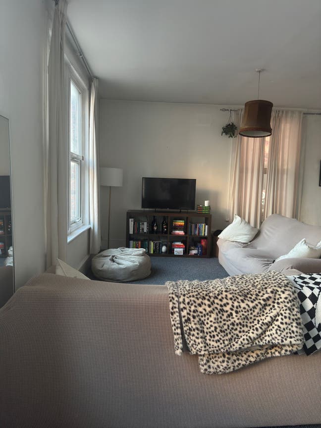 4 Bed Falt by Clapham Junction Station Main Photo