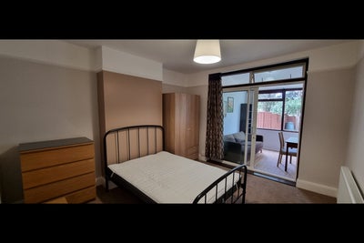 Large Room near Willesden Green Station Main Photo