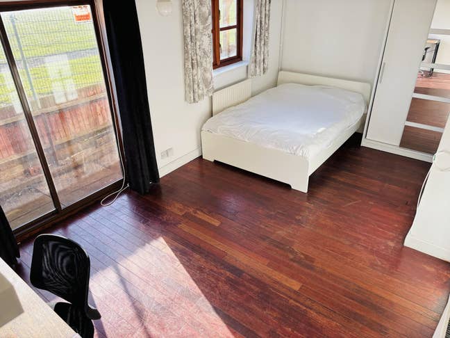 Large room  Main Photo