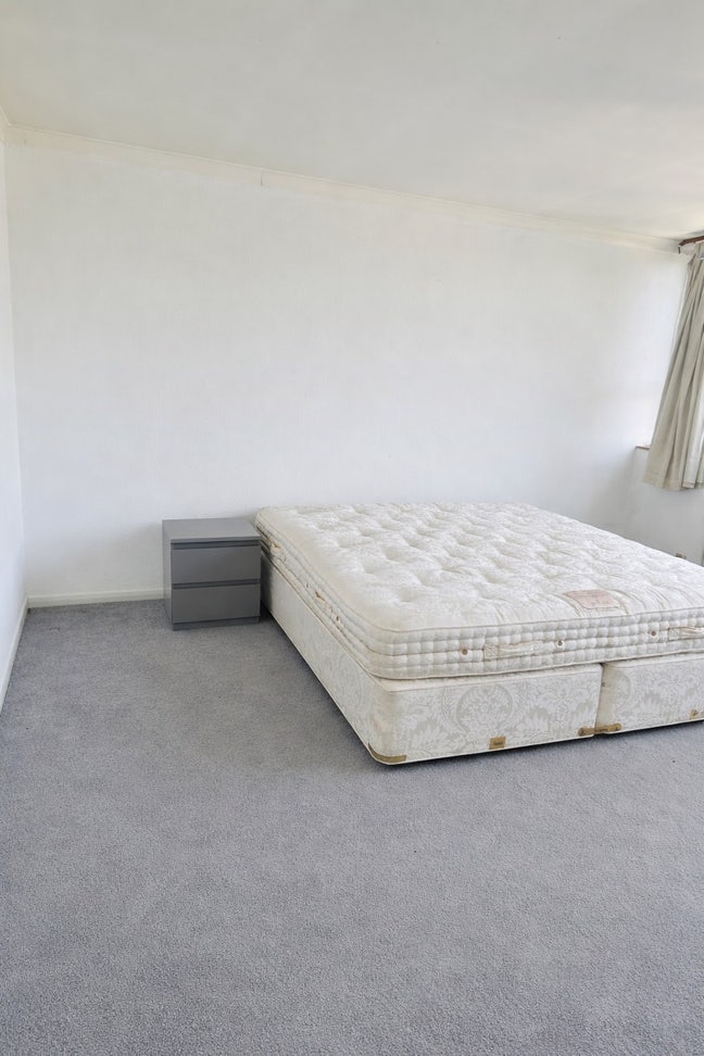 Spacious Double Room Available Main Photo