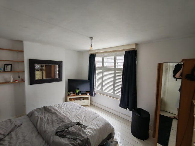 Large Double Room in Ashford, All Bills included  Main Photo