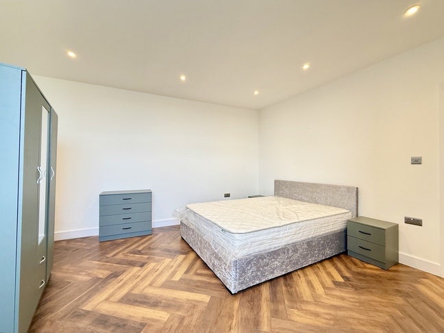 Spacious 2 bedroom flat @ SE6 Main Photo