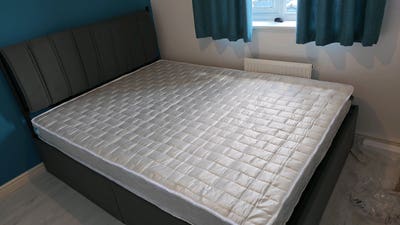 Lovely quiet  double and single rooms at new build Main Photo