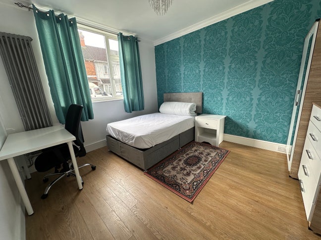 A double bed room available near train   Main Photo