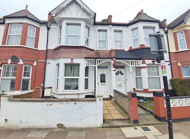 Double Room Available in Girlie House in Tooting Main Photo