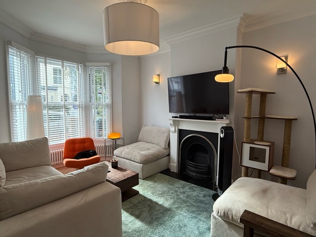 Double room with shared bathroom Main Photo