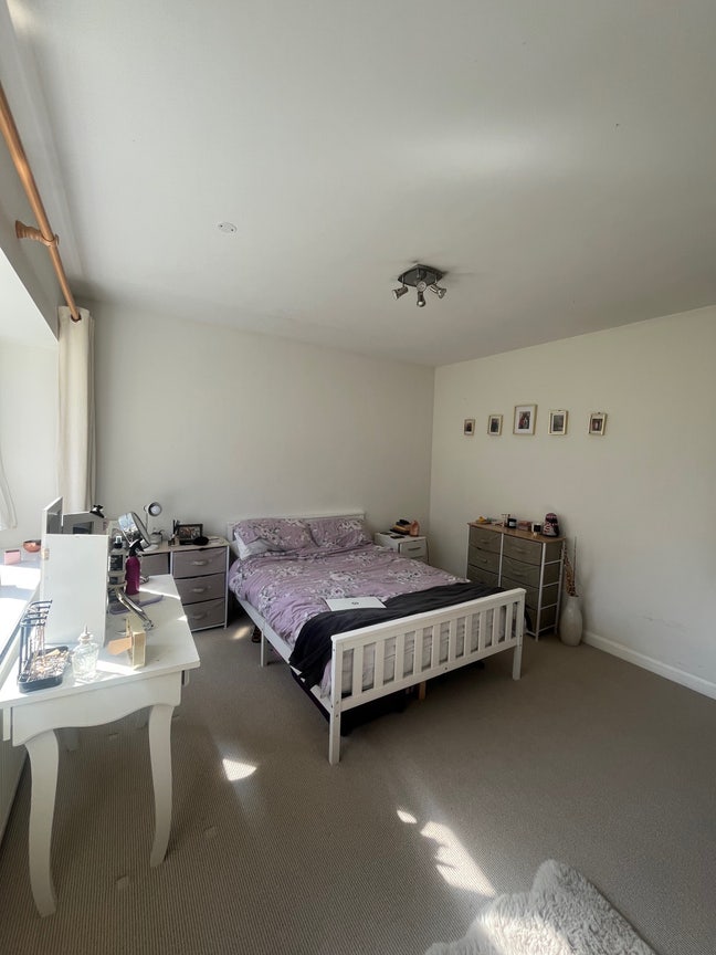 Large, bright double bedroom in central Hove Main Photo