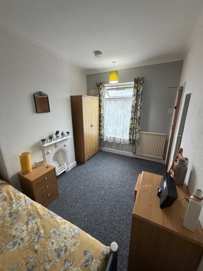 Spacious, single room for rent    Main Photo