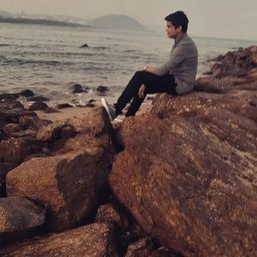 Professional Male seeks a single or double room Main Photo