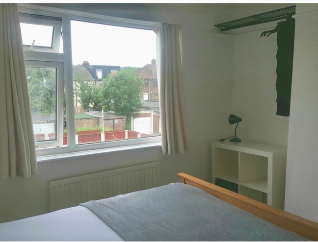 Clean &  Bright Room  Main Photo