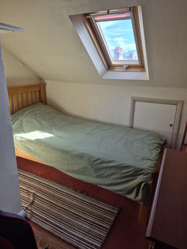 Earlsfield, SW18. Room to let Main Photo