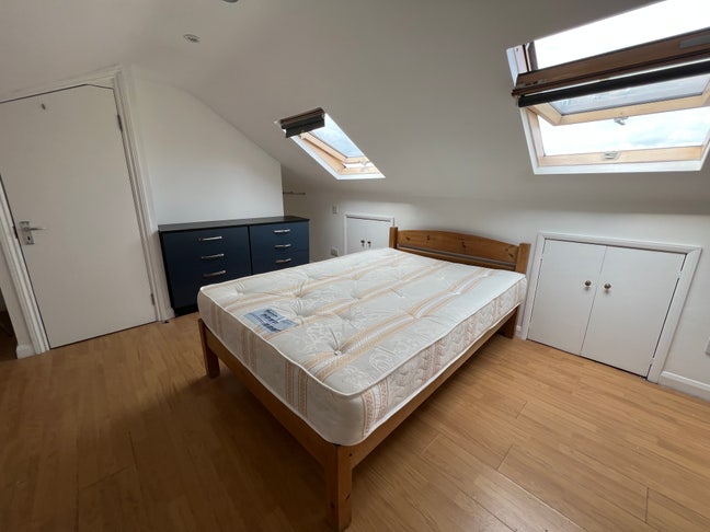 Cozy Studio Loft in Quiet Flat West London Main Photo