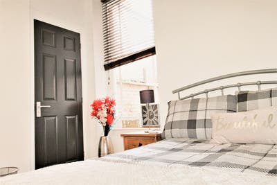 Furnished Double Ensuite Room!! Main Photo