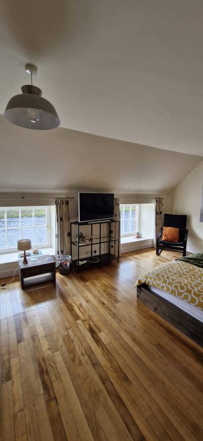 Double Room & bathroom with Study/office included  Main Photo