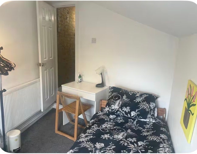 Single Room by Medway Hospital Main Photo