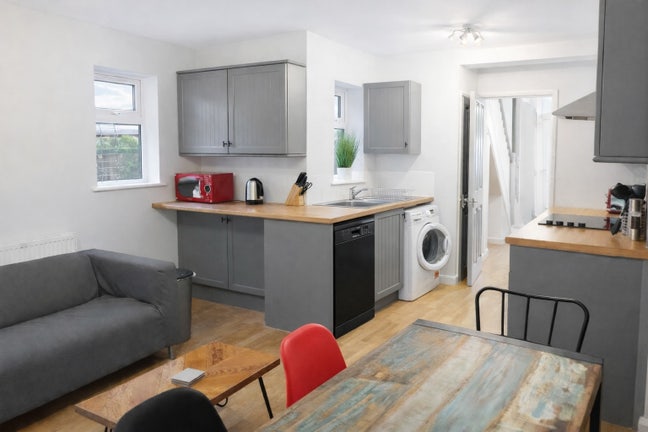 **Large Double + Ensuite - Guildford GU2 7Uz** Main Photo