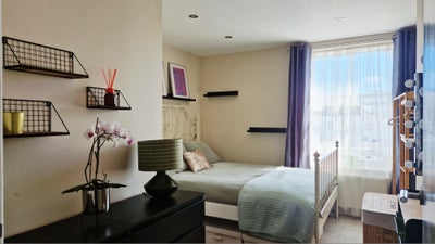 Fully furnished double room - close to seafront Main Photo