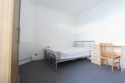 A very spacious room near Edgware Road Main Photo
