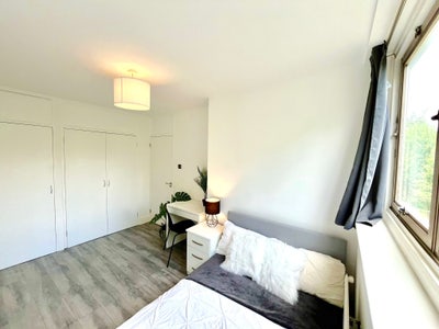 4 Amazing Rooms near the Jubilee Line Main Photo