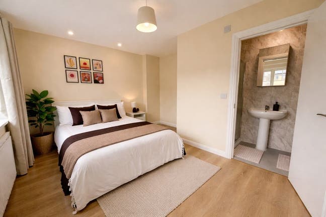 ✨ Premium En-Suite Room | High-Quality Living Main Photo