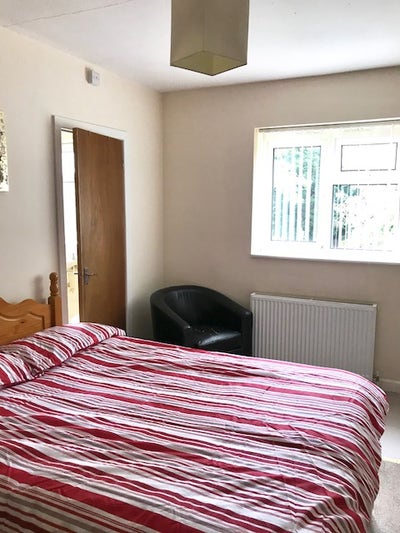 Double Bedroom with en-suite with off road parking Main Photo