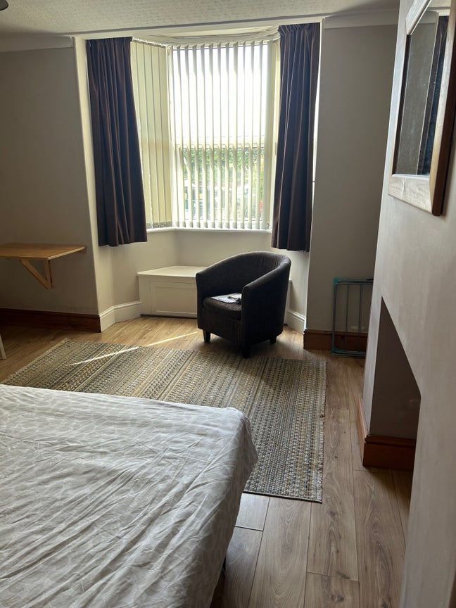 Nice Large Rooms Overlooking Fields , Bowling Club Main Photo