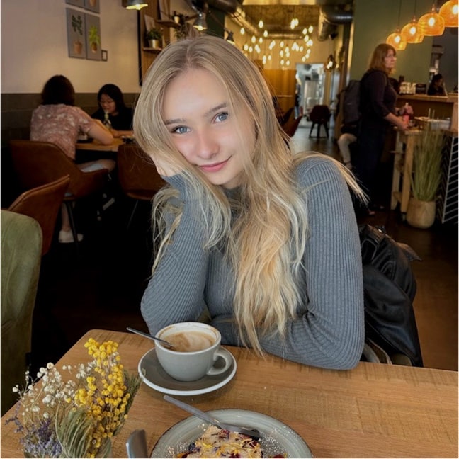 Hi, I’m Jana and I’m looking for a roomma... Main Photo