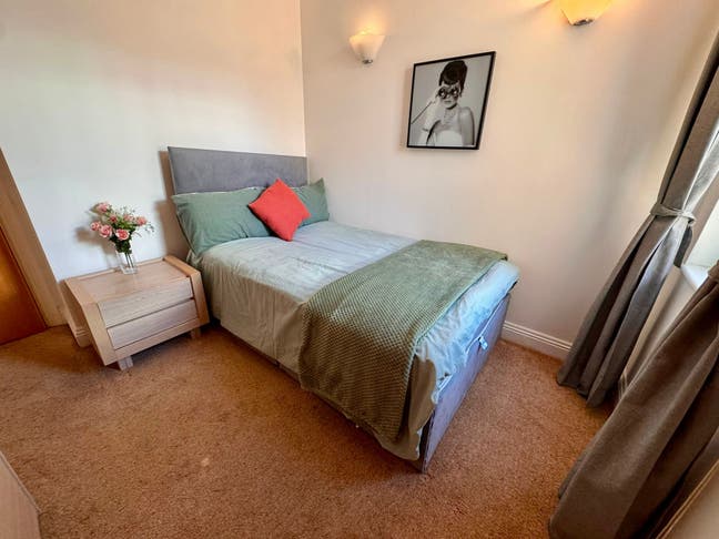 ✨Spacious Double Room Available in Canary Wharf✨ Main Photo