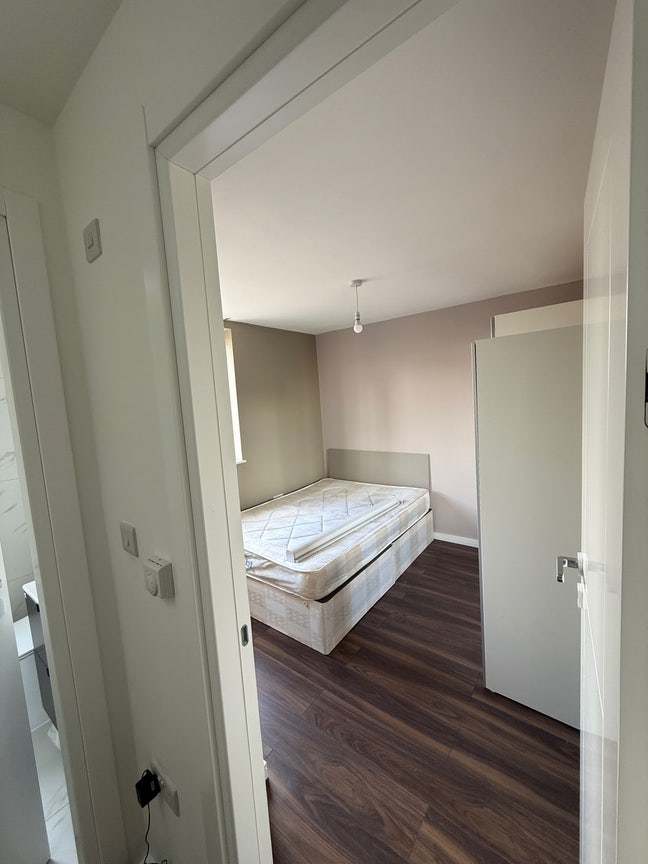 Modern Double Room in a New Build  Main Photo