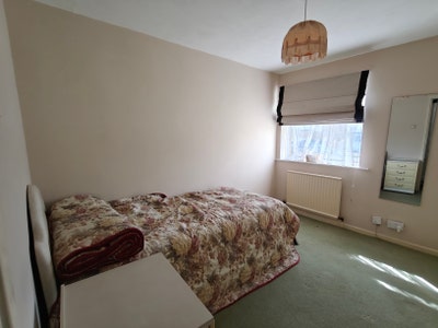 Room in quite location  Main Photo